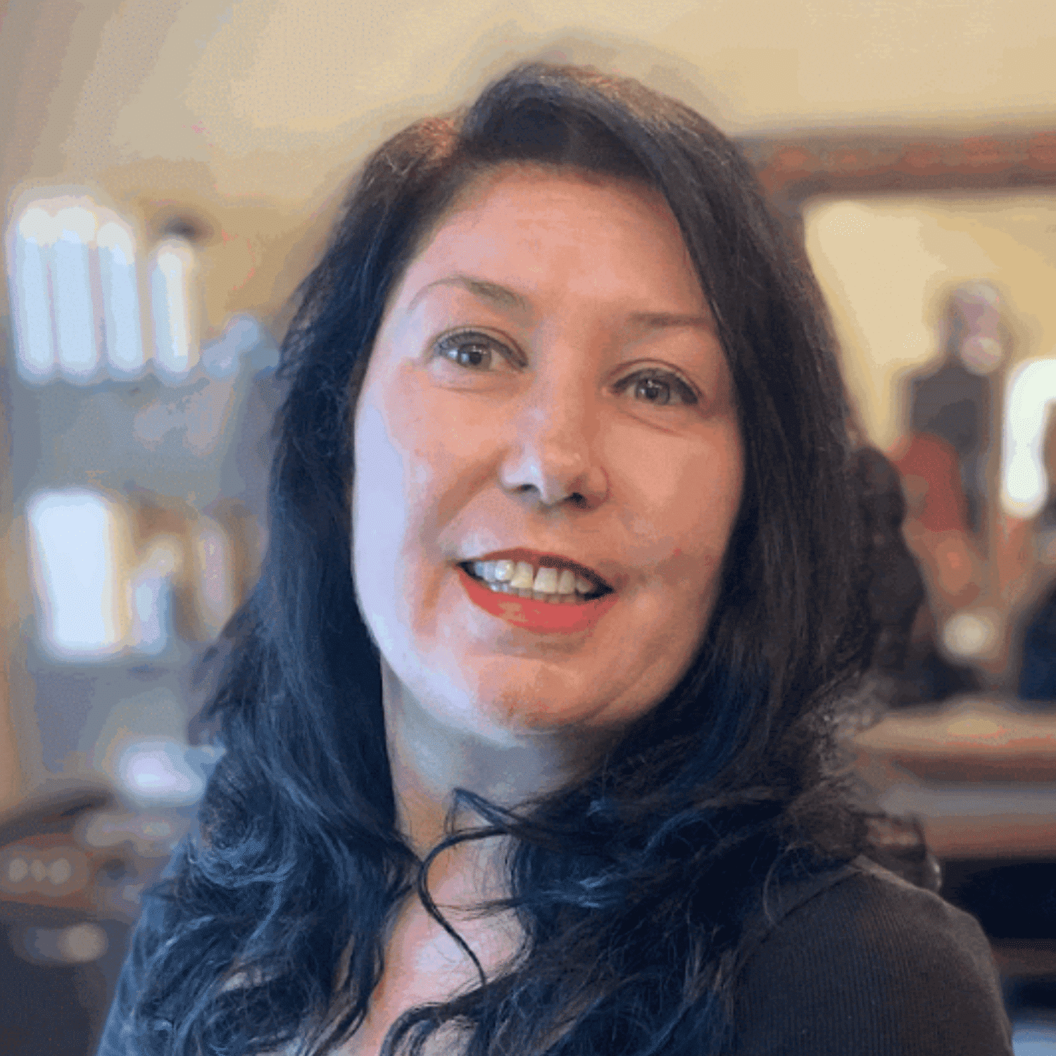 Portrait of Shannon Chuss, a professional stylist at Head 2 Toe, showcasing their expertise and style.